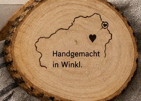 Handgemacht in Winkl – Holzscheibe mit Karte